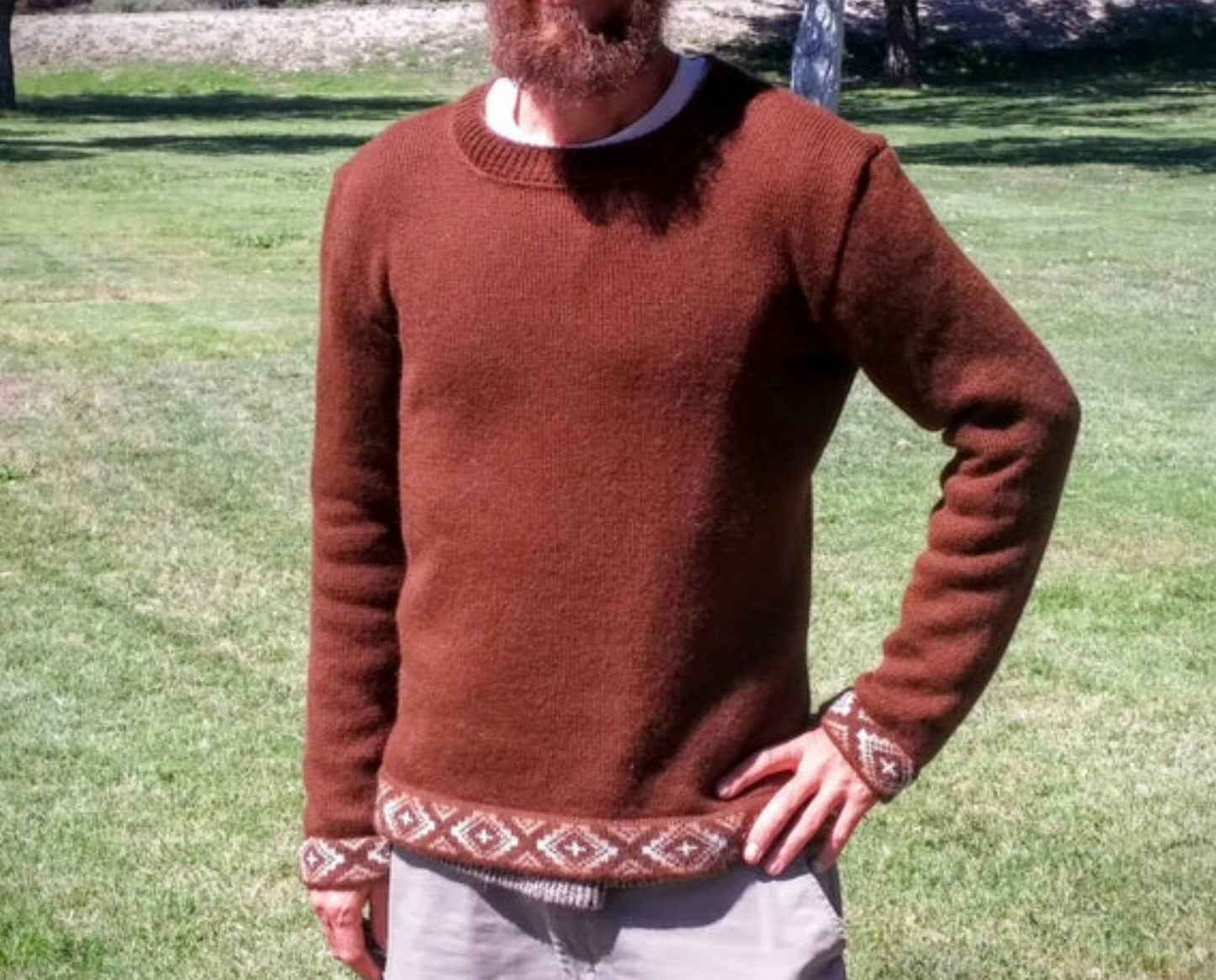 Pullover sweater, with or without design at hem