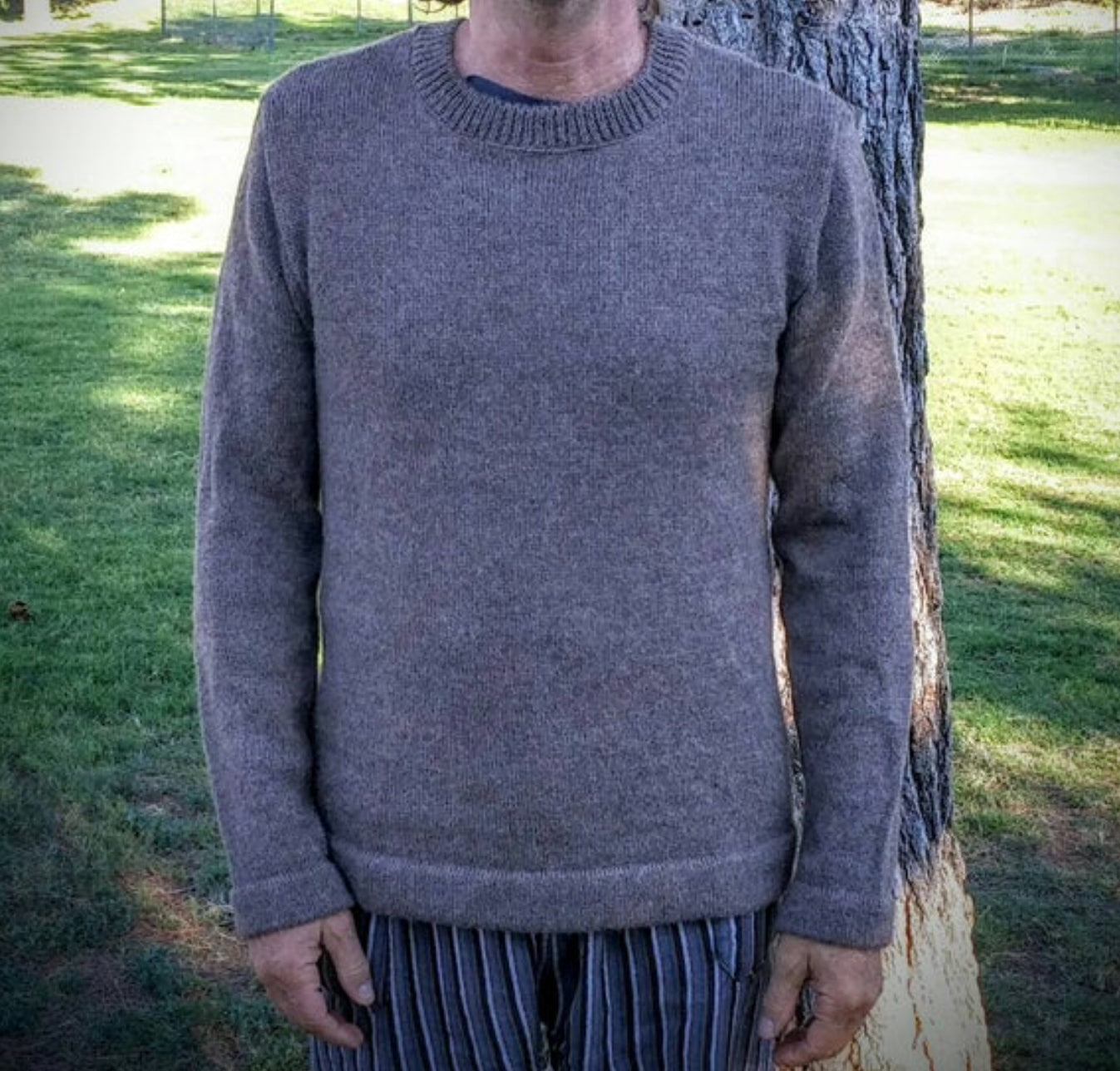 Pullover sweater, with or without design at hem