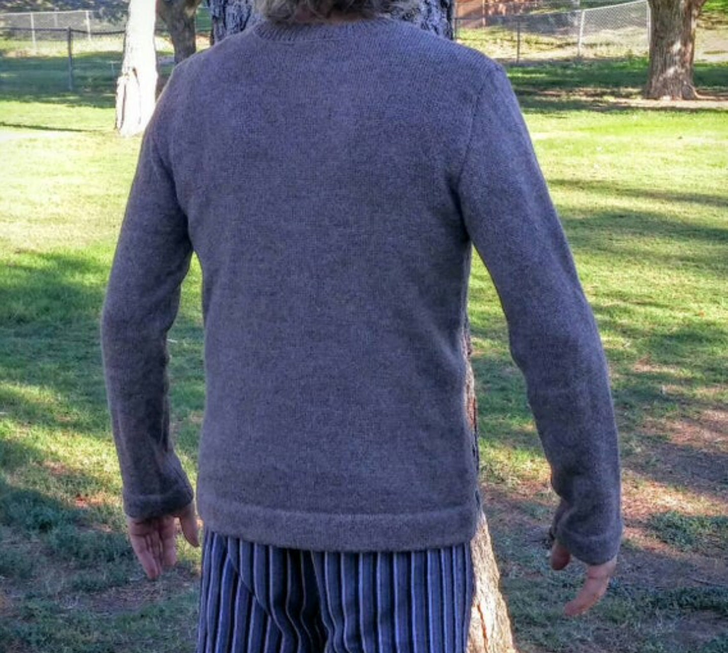 Pullover sweater, with or without design at hem